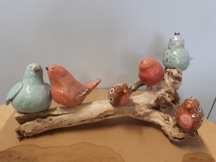 Labe Bek Honderd jaar Werk cursisten voorbeelden, vogeltjes van klei, keramiek workshop, H'Art &  Co